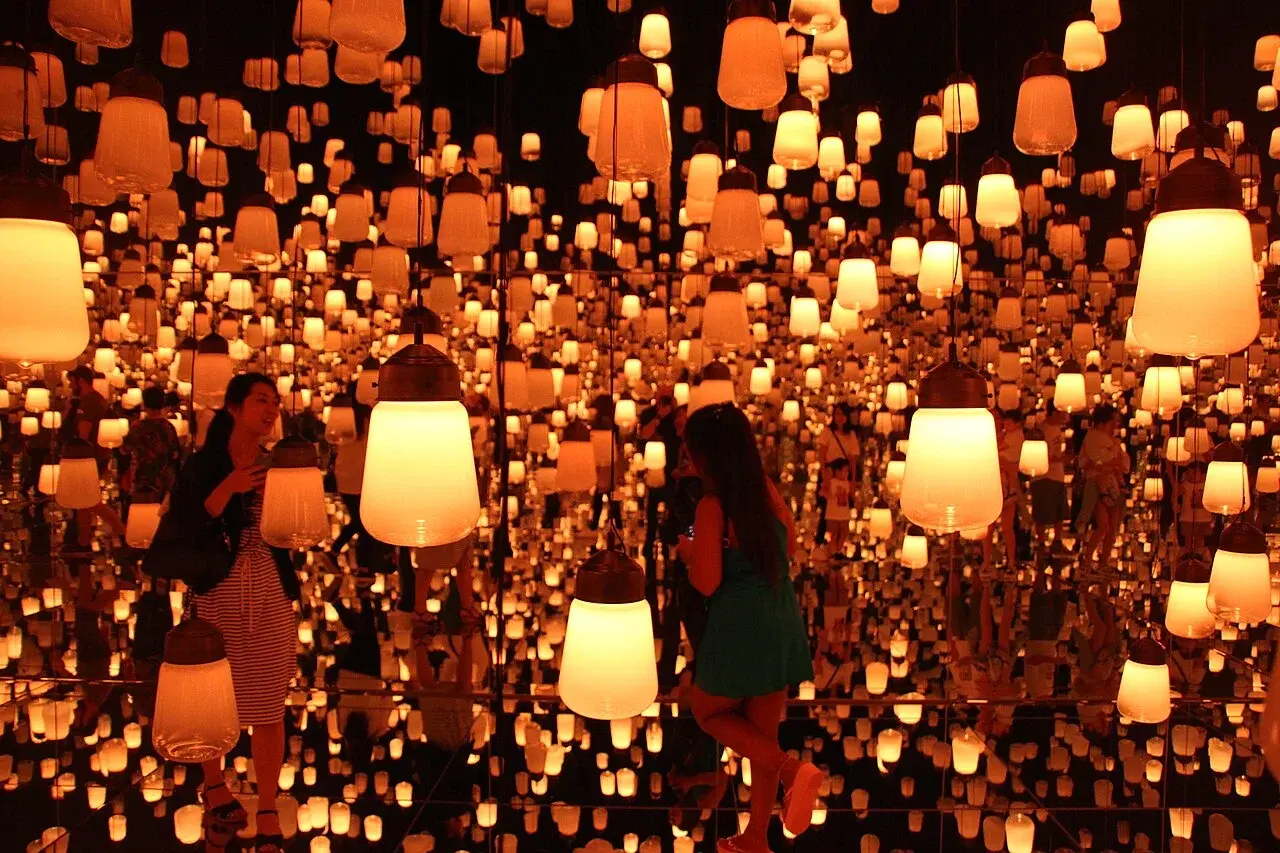 Forest of Resonating Lamps - One Stroke by teamLab