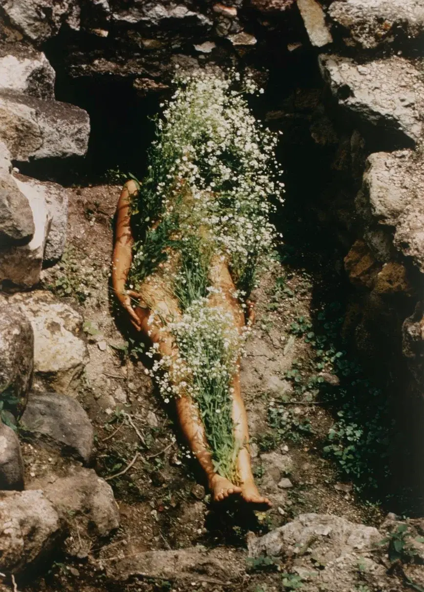 Photo Ana Mendieta Imágen de Yágul, Mexico 1973