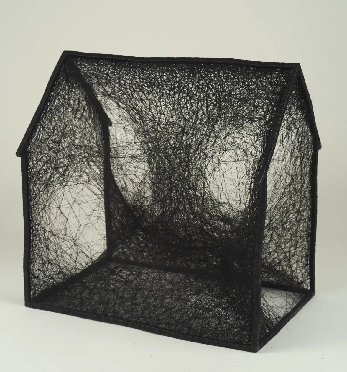 Chiharu Shiota. Exposing an inner universe