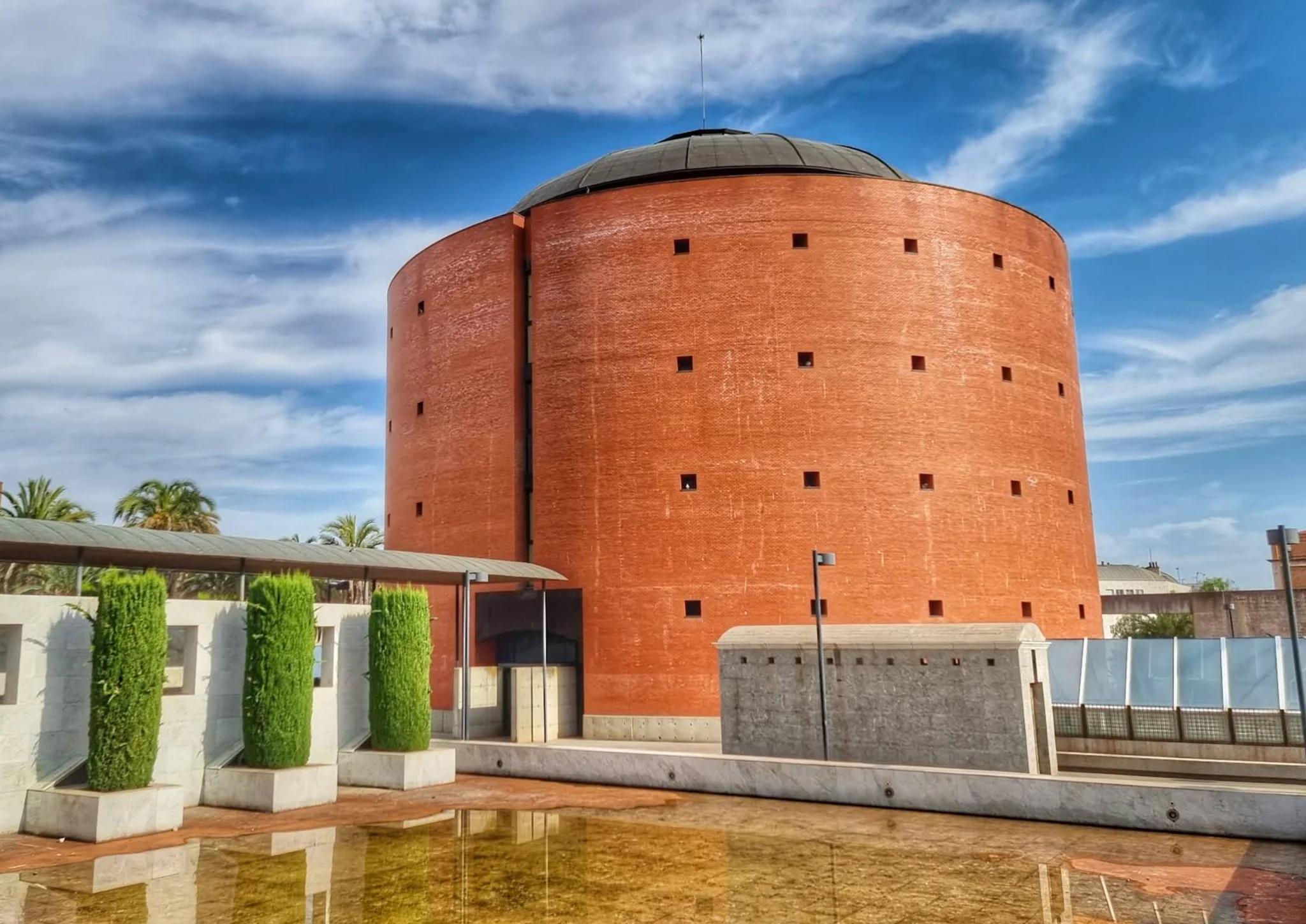 Museo Extremeño e Iberoamericano de Arte Contemporáneo (MEIAC)